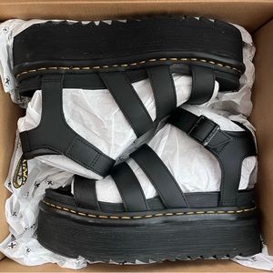 BLAIRE HYDRO LEATHER PLATFORM STRAP SANDALS DR.MARTENS